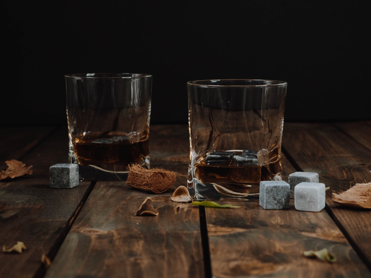 Pierre à whisky, glaçon en pierre : comparatif et avis
